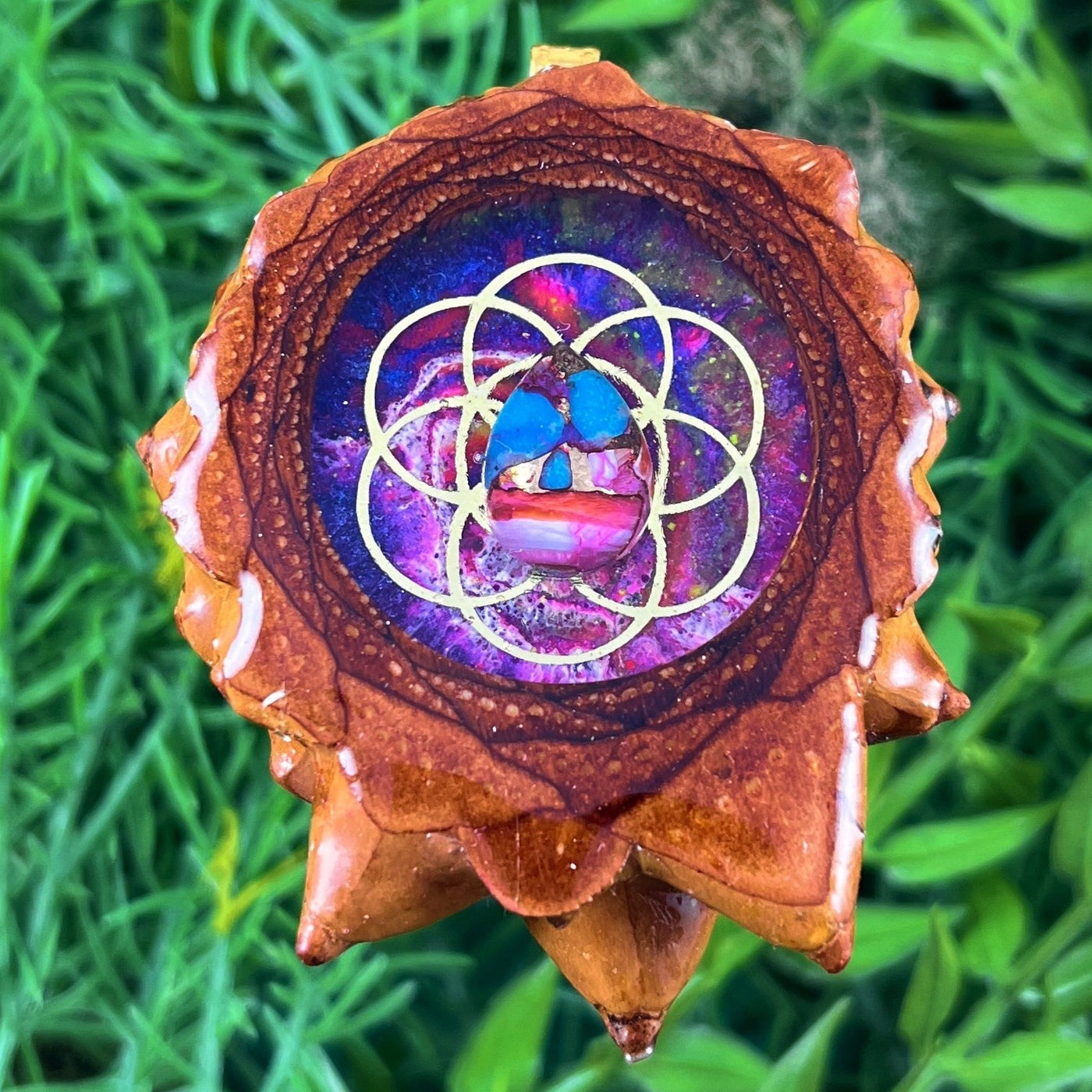 Supernova with Spiny Oyster Turquoise & Seed of Life