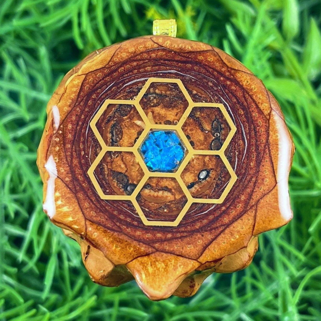 Crushed Opal with Honeycomb