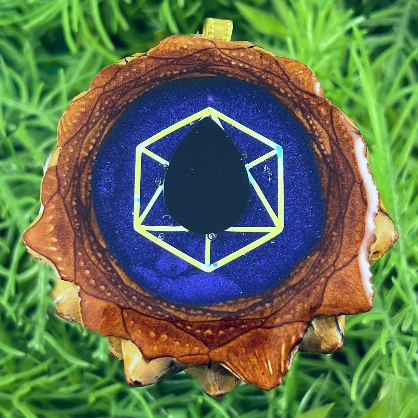 Supernova with Onyx & Icosahedron