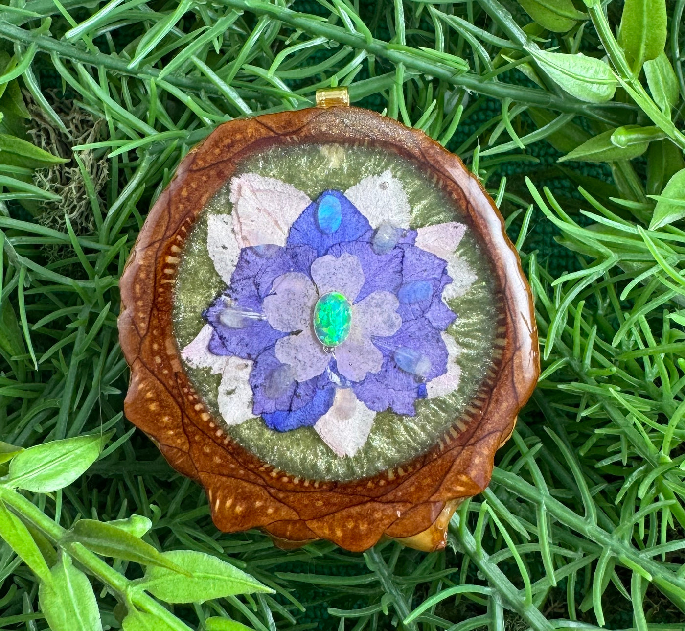 Goldrush with Crushed & Clear Opal with Flower's