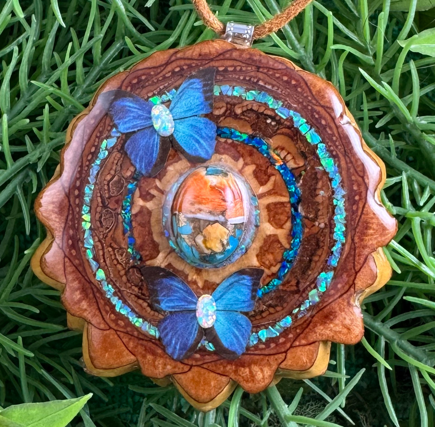 Crushed Opal with Spiny Oyster Turquiose & Butterflies